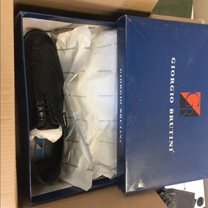 Men's dress shoes size 13.